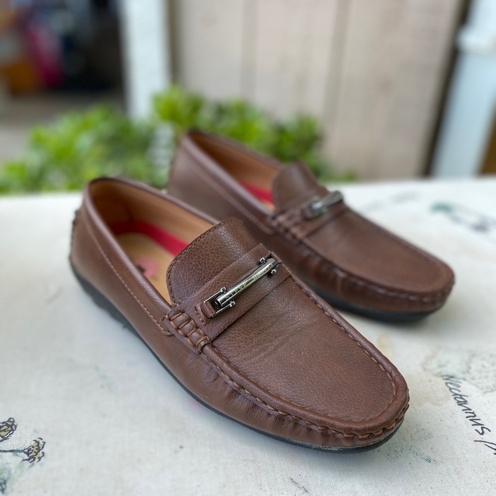 Kids loafers size 4